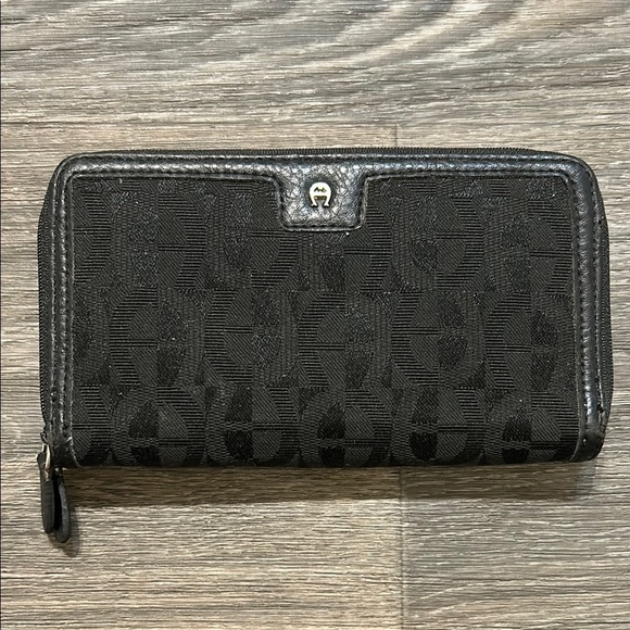 Etienne Aigner Handbags - Etienne Aigner Black Zip Around Double Zipper Leather Wallet Classic Logo